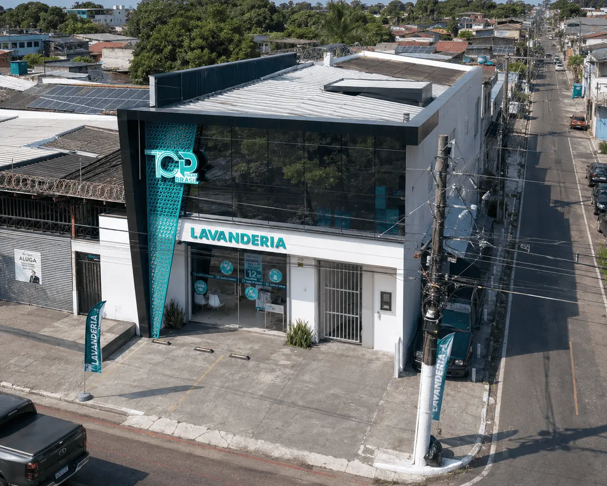 Fachada da Top Clean Brasil na Avenida Júlio César, em Belém, vista de cima